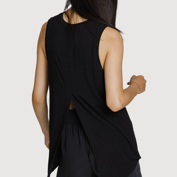 Kit & Ace Take It Breezy tank - Picture 1 of 3